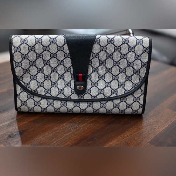 Gucci Handbags - Authentic Gucci Vintage Clutch